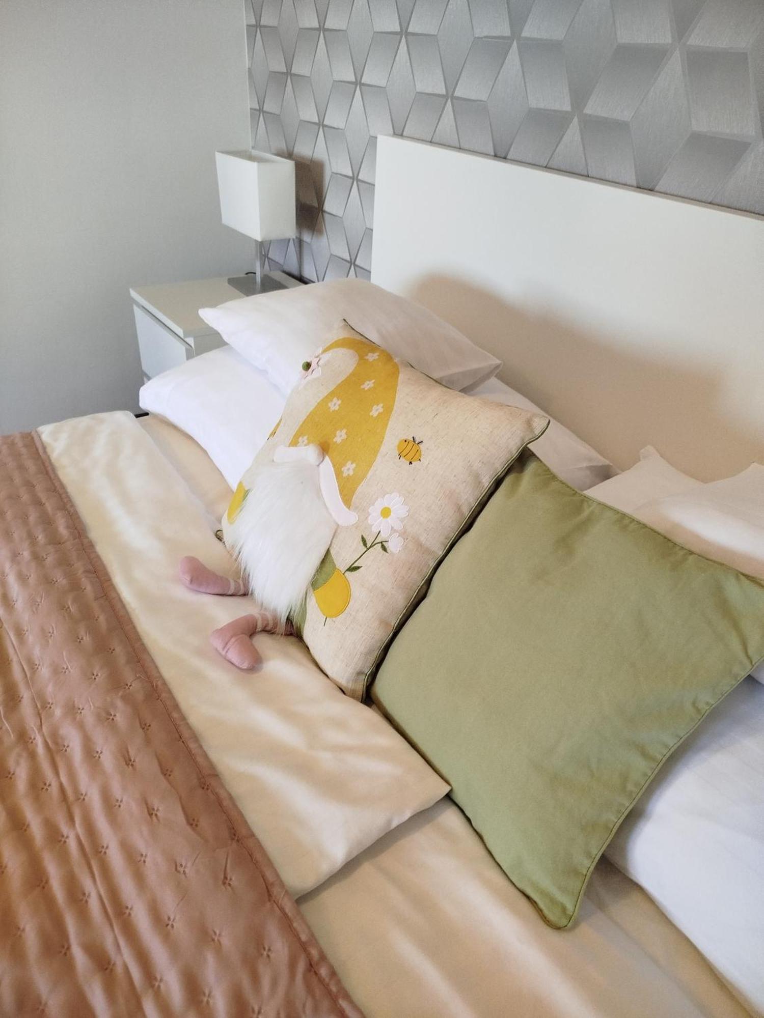 Lady Mabel'S Apartment Near To Arena, Puskas Stadion And City Park, With Guarded Parking Place ブダペスト エクステリア 写真